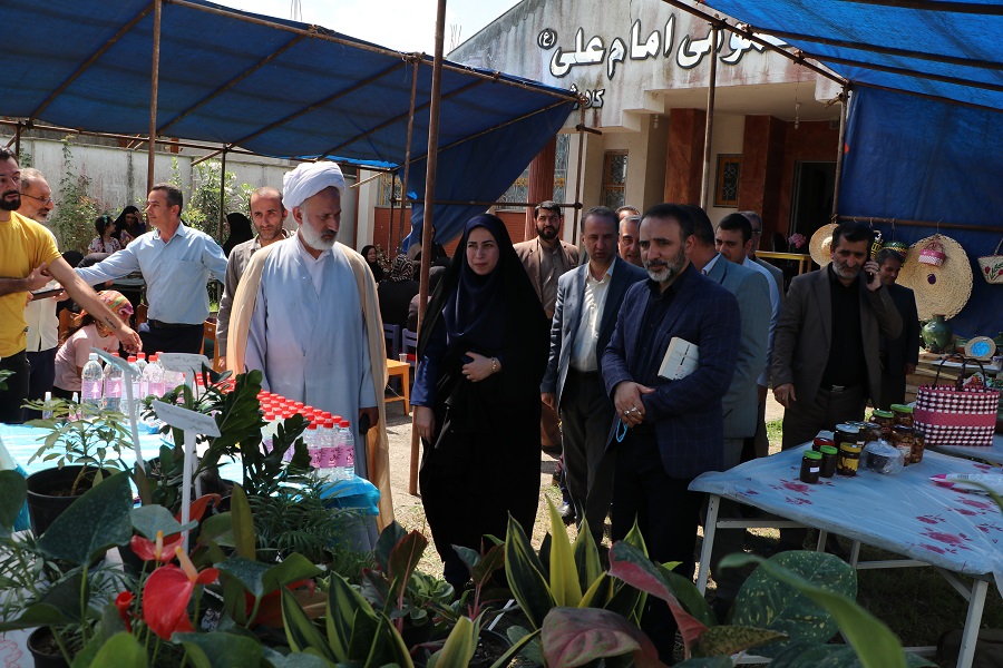 بازارچه کسب و کار خانگی و تولیدات بانوان در کتابخانه عمومی امام علی (ع) کلاشم گشایش یافت